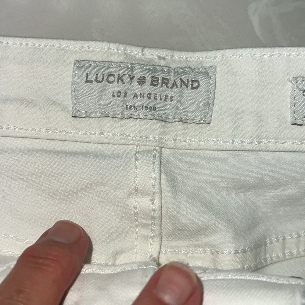 74.,Lucky brand white denim Mid Rise short “Ava” Sz. 6/28, 6”inseam, 9“rise, EUC - Picture 6 of 10